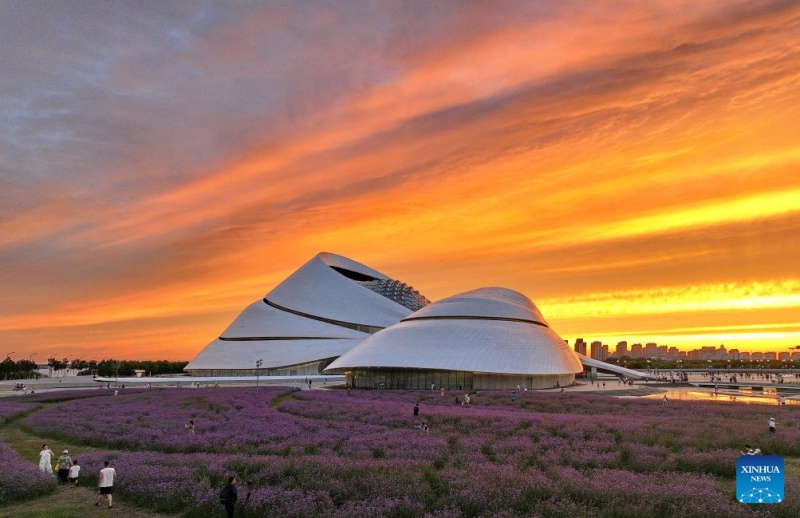 Verão fresco em Harbin atrai turistas para férias