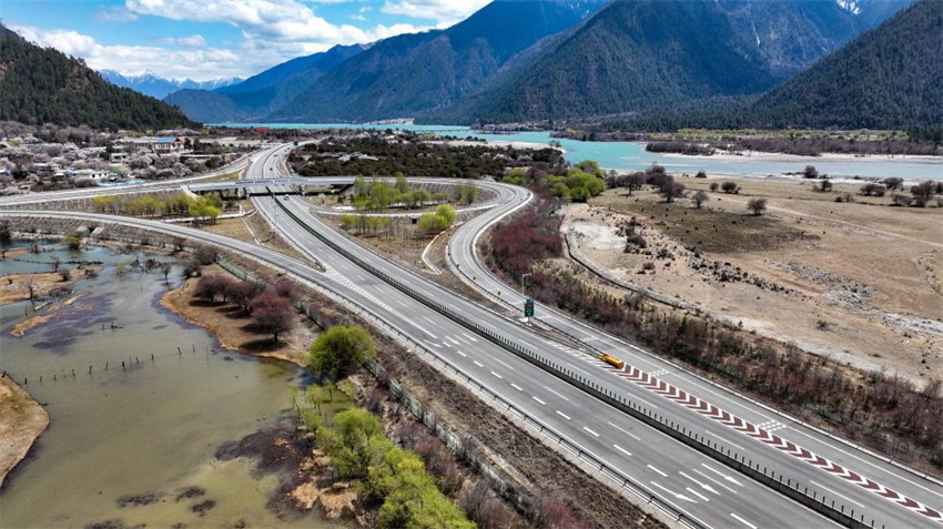 Rede de transporte abrangente impulsiona o desenvolvimento em Xizang