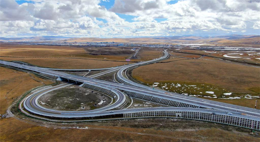 Rede de transporte abrangente impulsiona o desenvolvimento em Xizang