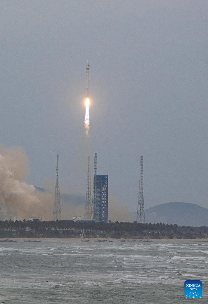 China lança novos satélites de internet com foguete Longa Marcha-12