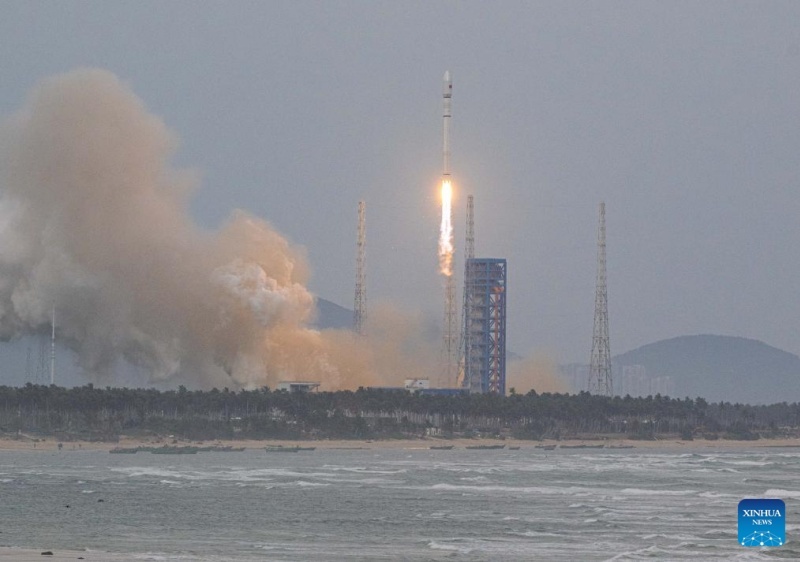 China lança novos satélites de internet com foguete Longa Marcha-12