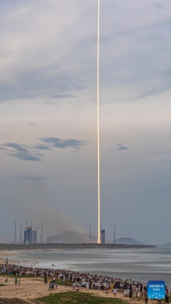 China lança novos satélites de internet com foguete Longa Marcha-12