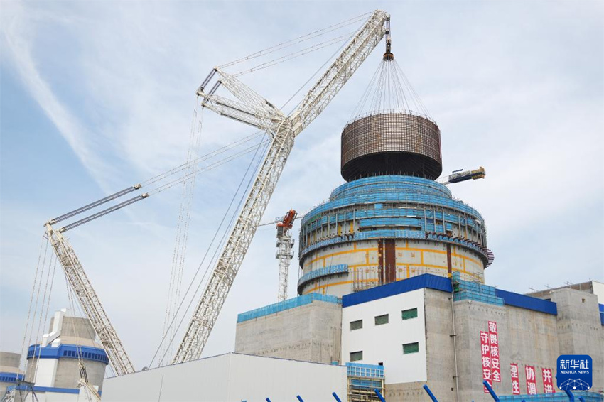 Shandong: módulo CB20 para a 3ª unidade da Usina Nuclear de Haiyang é içado em posição