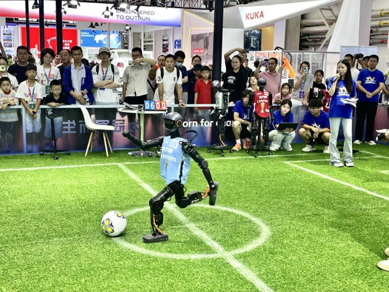 Conferência Mundial de Robôs revela a tendência futura de robôs com inteligência incorporada