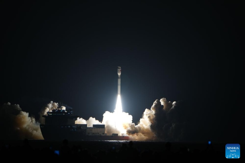 China lança novos satélites a partir do mar