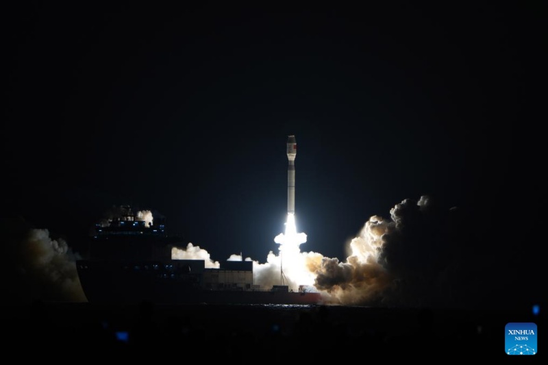 China lança novos satélites a partir do mar