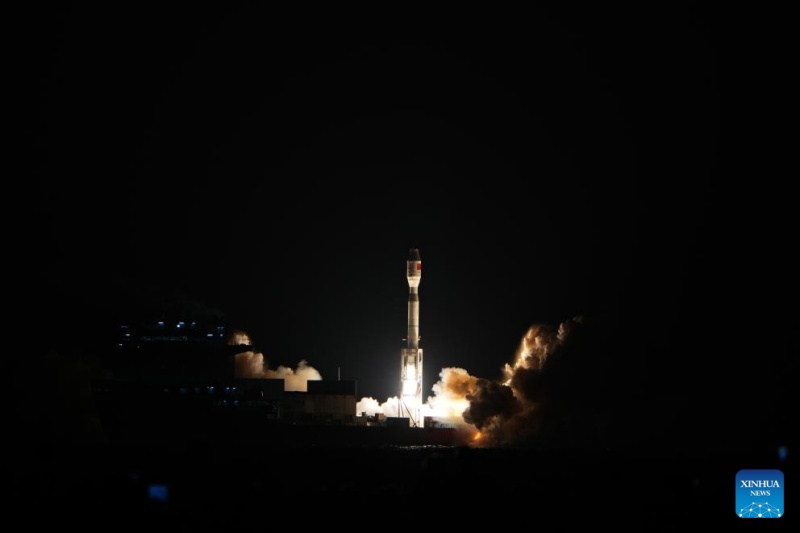 China lança novos satélites a partir do mar