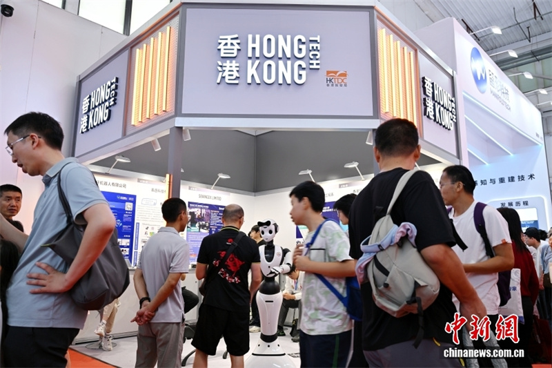 Conferência Mundial de Robôs artrai multidão de visitantes