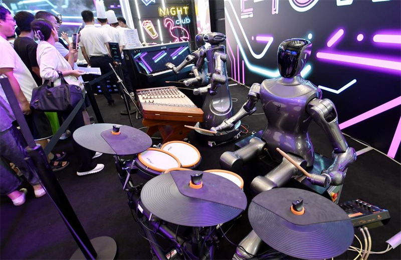 Conferência Mundial de Robôs de 2025 apresenta novidades de inteligência incorporada e robôs humanoides