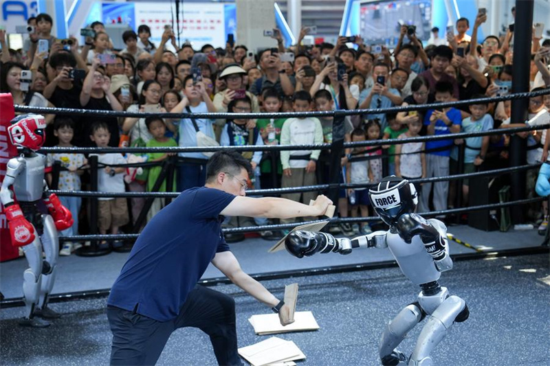 Conferência Mundial de Robôs de 2025 apresenta novidades de inteligência incorporada e robôs humanoides