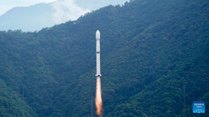 China lança com sucesso novo satélite de teste