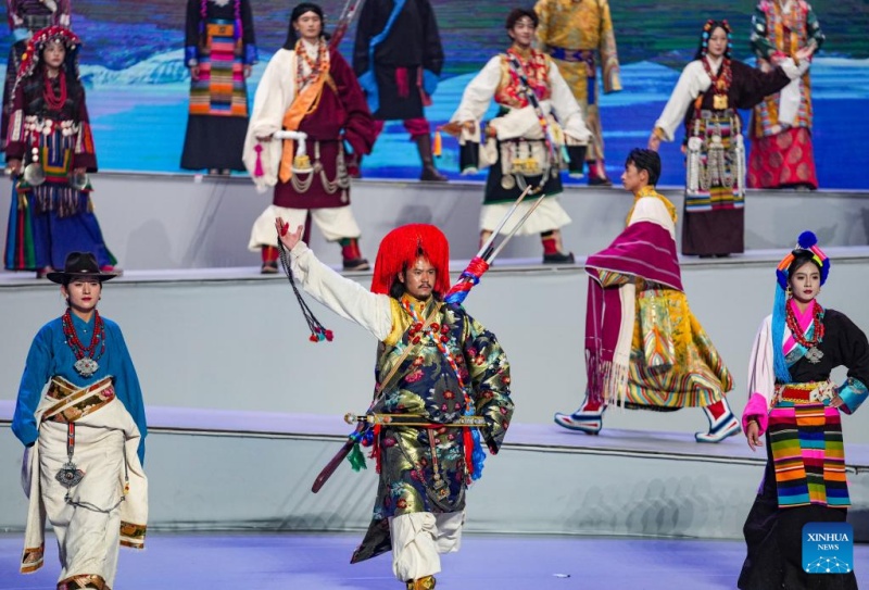 Herdeiro da técnica de confecção de trajes de Lhasa em Xizang