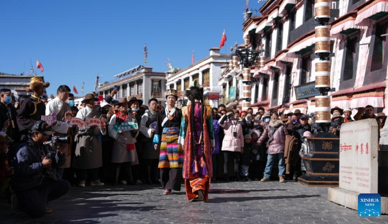 Herdeiro da técnica de confecção de trajes de Lhasa em Xizang