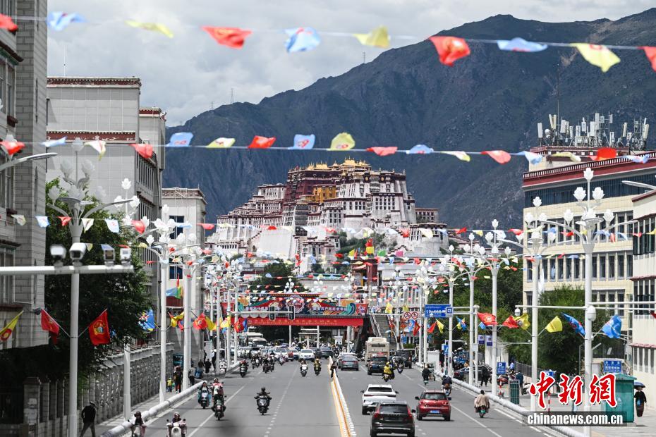 Contagem regressiva para 60º aniversário da Região Autônoma do Xizang: ruas de Lhasa ganham clima festivo