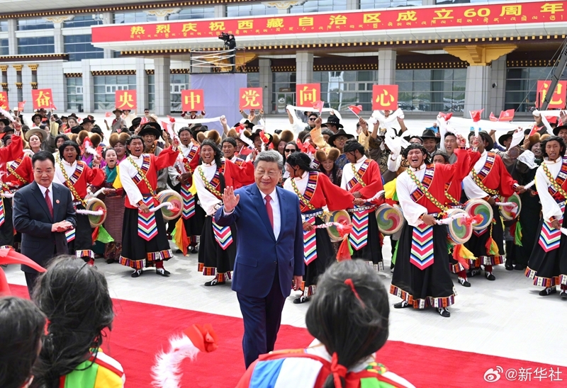 Xi Jinping deixa Xizang depois de participar das celebrações do 60º aniversário da fundação da região