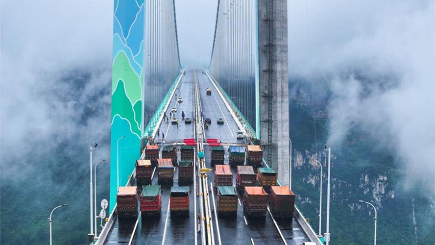 Ponte mais alta do mundo pronta para teste de carga em Guizhou, sudoeste da China