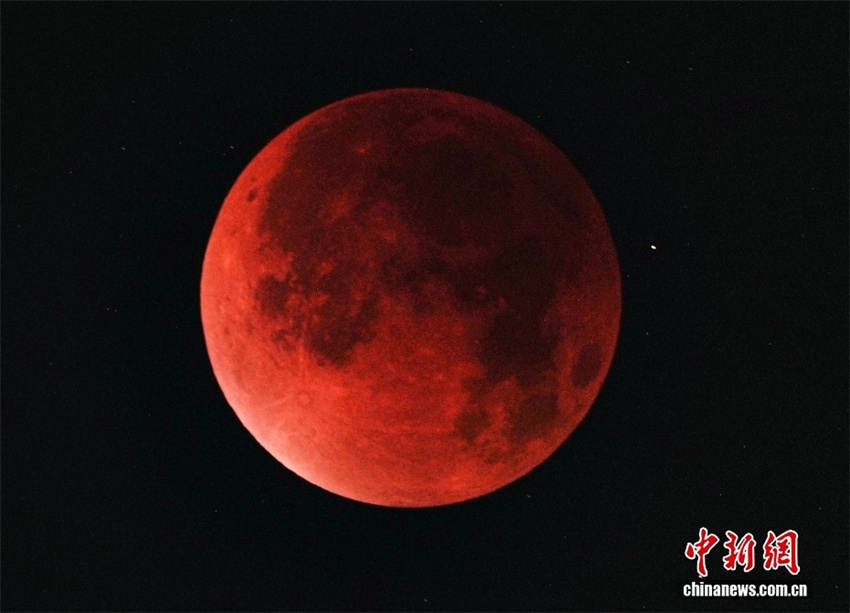 Galeria: “Lua de Sangue” durante eclipse lunar na China