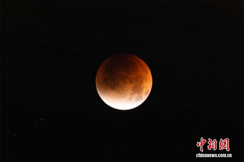 Galeria: “Lua de Sangue” durante eclipse lunar na China