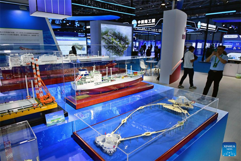 Exposição Marítima do Leste Asiático 2025 realizada em Qingdao, leste da China