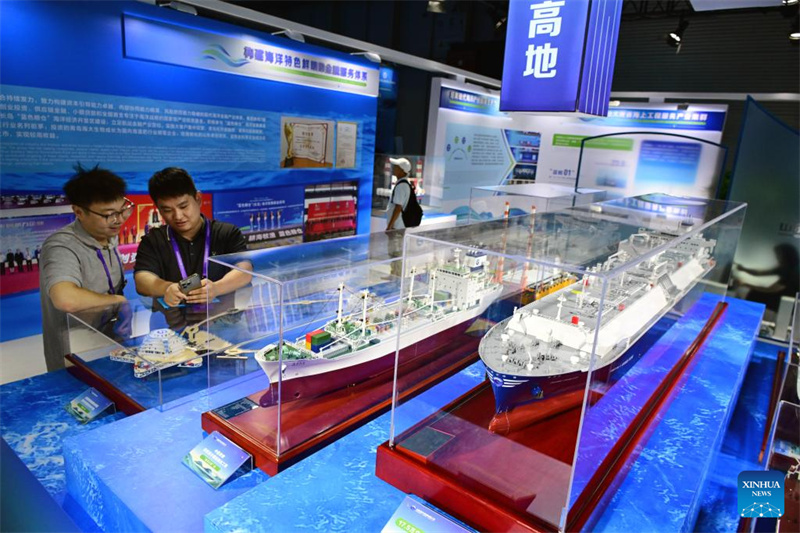 Exposição Marítima do Leste Asiático 2025 realizada em Qingdao, leste da China