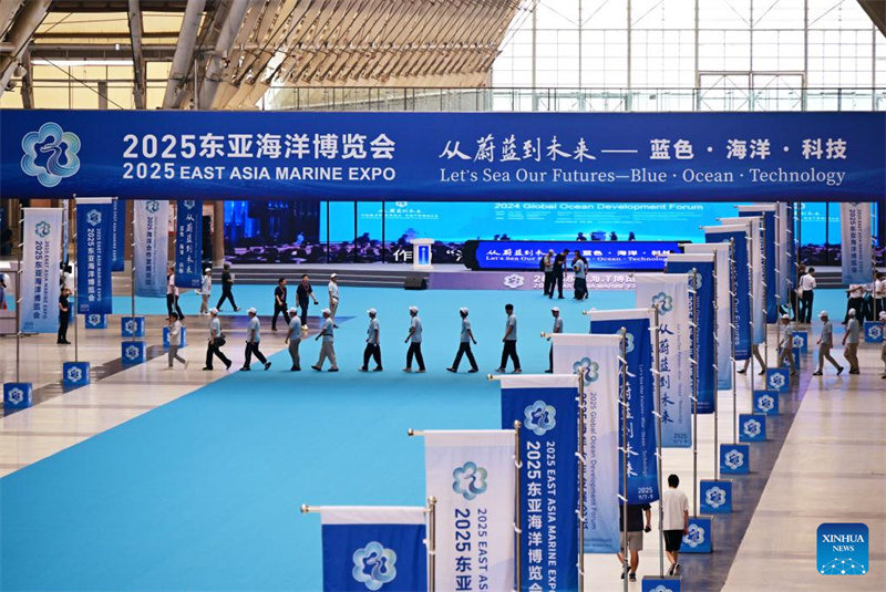 Exposição Marítima do Leste Asiático 2025 realizada em Qingdao, leste da China