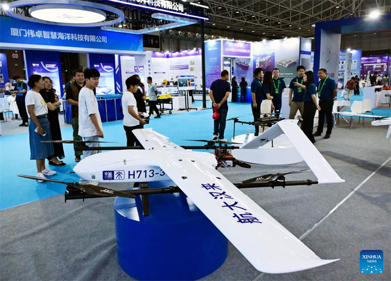 Exposição Marítima do Leste Asiático 2025 realizada em Qingdao, leste da China