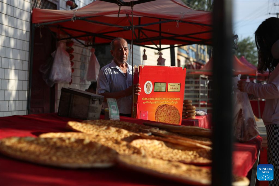 Técnicas tradicionais de fabricação de naan herdadas e desenvolvidas em Xinjiang