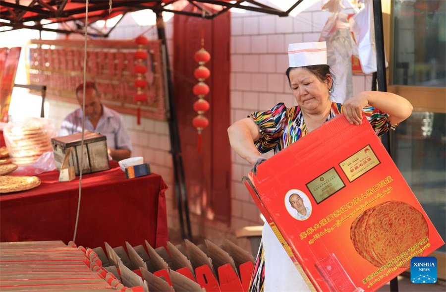 Técnicas tradicionais de fabricação de naan herdadas e desenvolvidas em Xinjiang