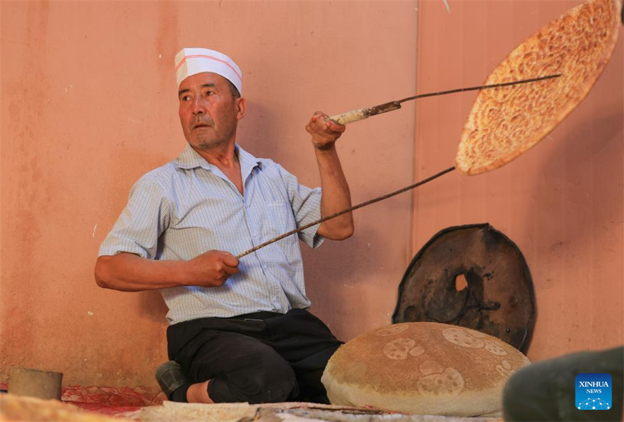 Técnicas tradicionais de fabricação de naan herdadas e desenvolvidas em Xinjiang