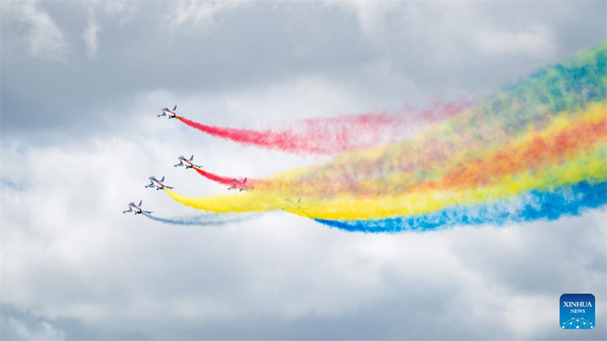 Galeria: exercício para Dia Aberto da aviação de 2025 da Força Aérea do ELP da China e do Show Aéreo de Changchun