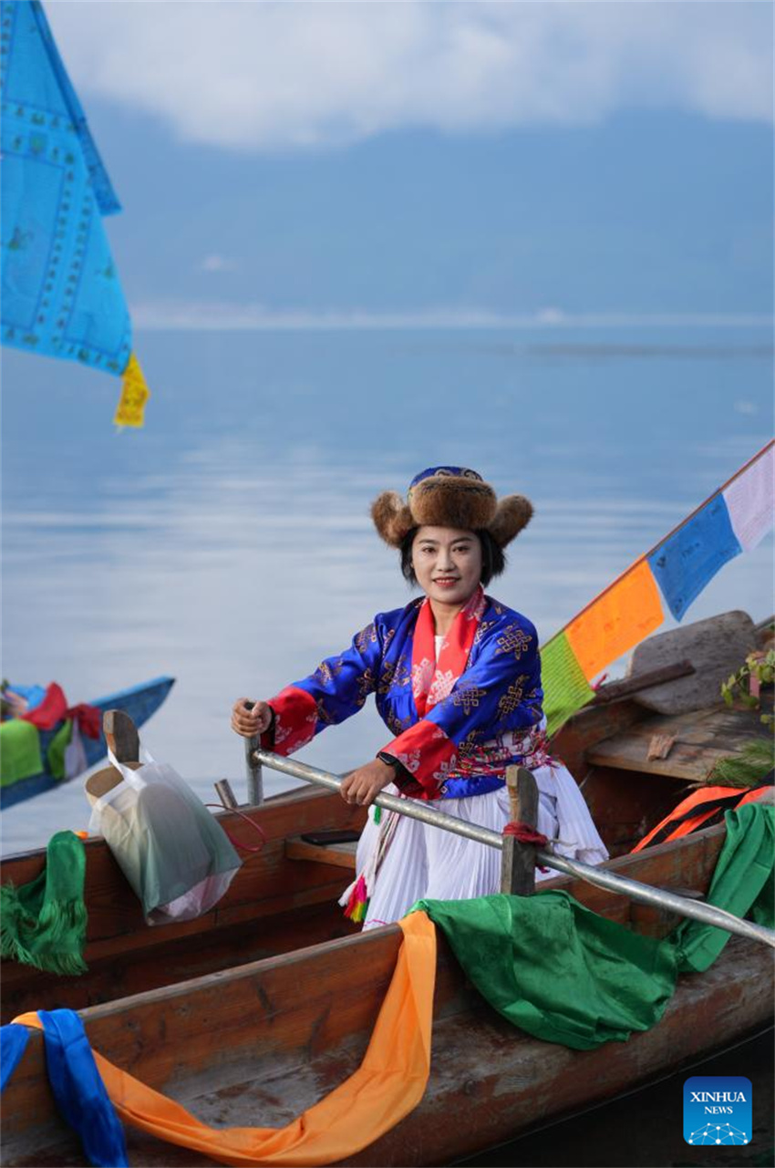 Primeiro festival de circunavegação de montanhas e lagos no Lago Lugu começa em Sichuan, sudoeste da China