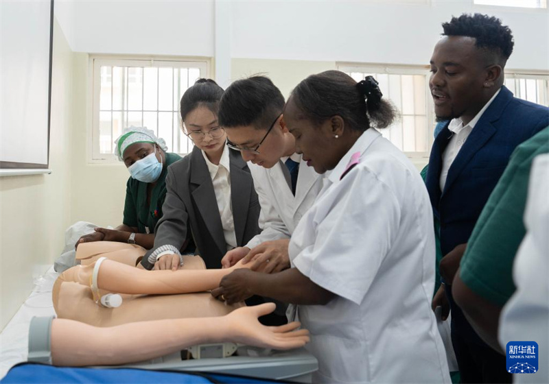 China inaugura centro de treinamento em práticas clínicas em hospital de Moçambique