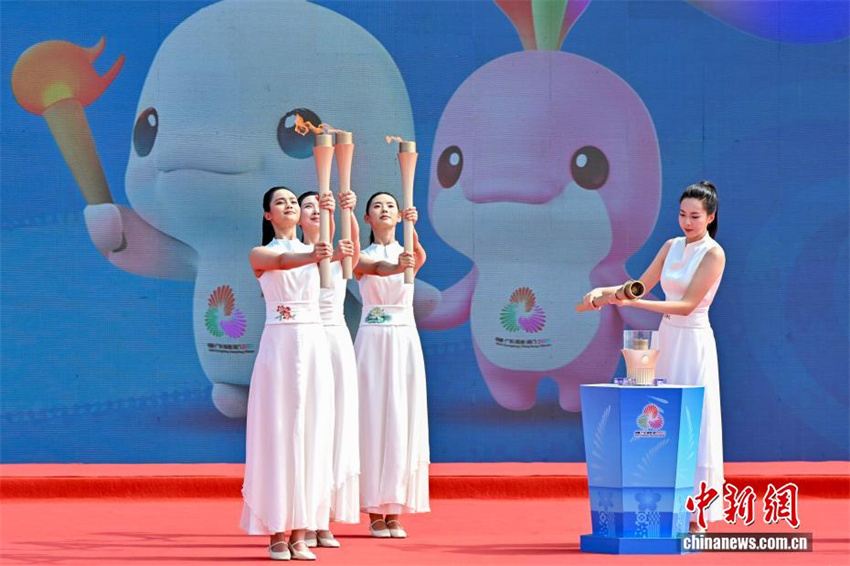 15ª edição dos Jogos Nacionais e Jogos Olímpicos Especiais para Deficientes: cerimônia de atear da chama realizada em Guangzhou