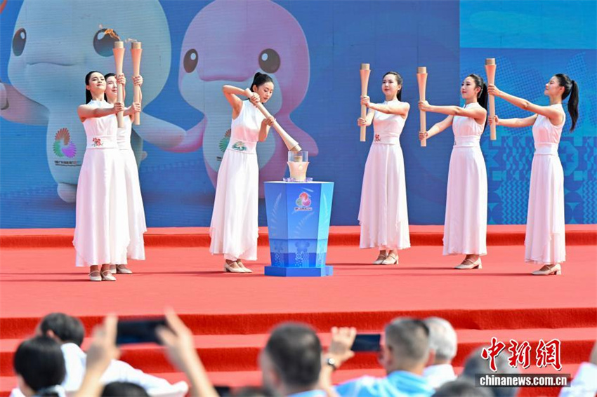 15ª edição dos Jogos Nacionais e Jogos Olímpicos Especiais para Deficientes: cerimônia de atear da chama realizada em Guangzhou