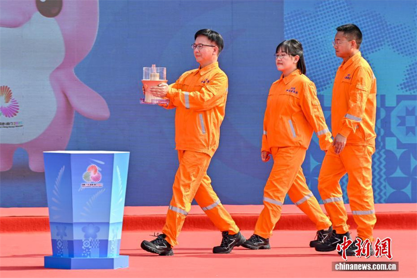 15ª edição dos Jogos Nacionais e Jogos Olímpicos Especiais para Deficientes: cerimônia de atear da chama realizada em Guangzhou