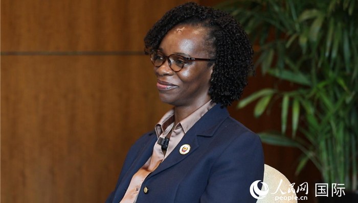 Apoio da China contribui para aumento da produtividade agrícola e da renda das mulheres, diz ministra de MoçambiqueApós 30 anos de adoção da Declaração de Beijing e a Plataforma para Ação, na Quarta Conferência Mundial sobre Mulheres de Beijing, realizada em 1995, líderes de todo o mundo se reúnem novamente em Beijing para a Reunião Global dos Líderes sobre Mulheres.Às margens do evento, a ministra do Trabalho, Gênero e Ação Social de Moçambique, Ivete Ângela dos Anjos Ferrão Alane, concedeu uma entrevista exclusiva ao Diário do Povo Online e contou como o país africano vem se beneficiando das relações diplomáticas que Moçambique mantém com a China há 50 anos.