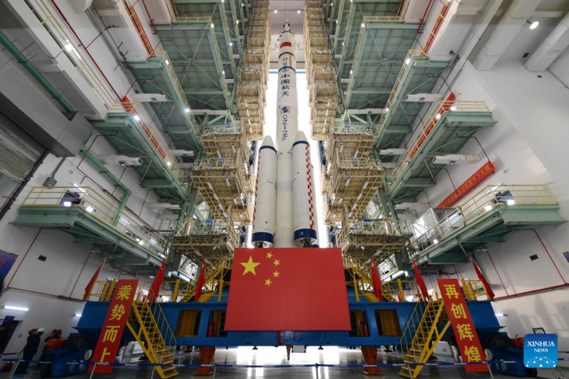 China se prepara para lançar nave espacial tripulada Shenzhou-21