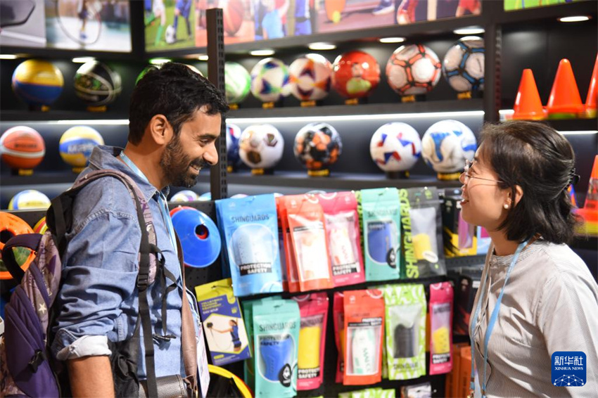 138ª Feira de Cantão encerra com número recorde de compradores estrangeiros