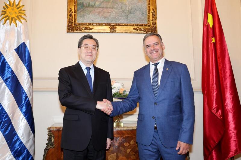 China está pronta para reforçar parceria estratégica abrangente com Uruguai, diz vice-premiê