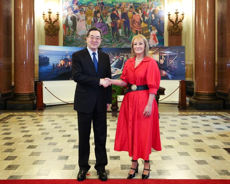 China está pronta para reforçar parceria estratégica abrangente com Uruguai, diz vice-premiê
