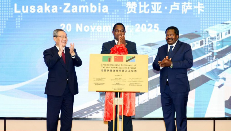 Premiê chinês diz estar disposto a trabalhar com Zâmbia e Tanzânia para construir novo polo econômico Hoje, a cooperação China-África entrou em uma nova fase rumo ao sonho compartilhado de modernização, declarou Li, descrevendo a ferrovia como um projeto emblemático da cooperação sino-africana.