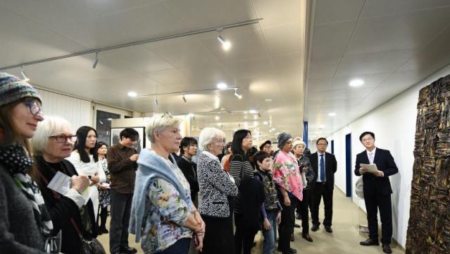 Exposição chinesa de arte em papel encanta público na Suíça