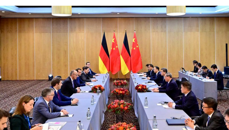 Primeiro-ministro chinês pede que China e Alemanha fortaleçam diálogo e resolvam preocupações O primeiro-ministro chinês, Li Qiang, afirmou que os governos da China e da Alemanha devem fazer esforços conjuntos para fortalecer o diálogo e a comunicação e lidar adequadamente com suas respectivas preocupações.