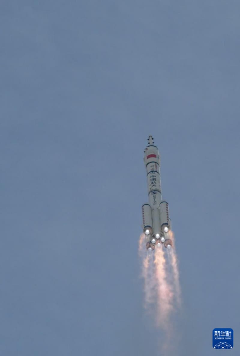 China lança nave espacial Shenzhou-22