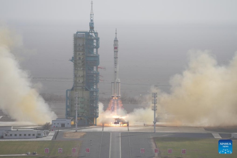 China lança nave espacial Shenzhou-22