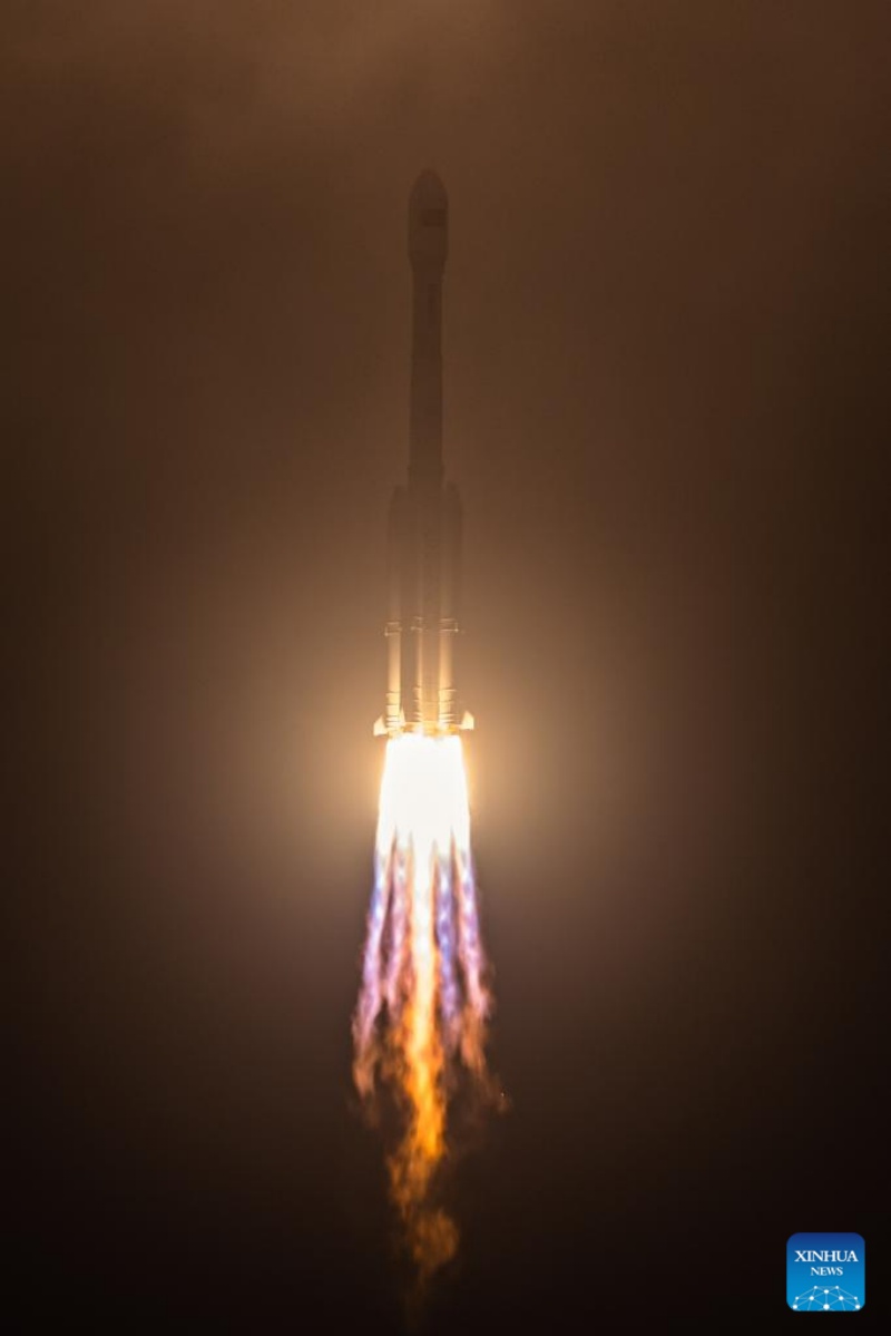 China lança novo satélite no espaço