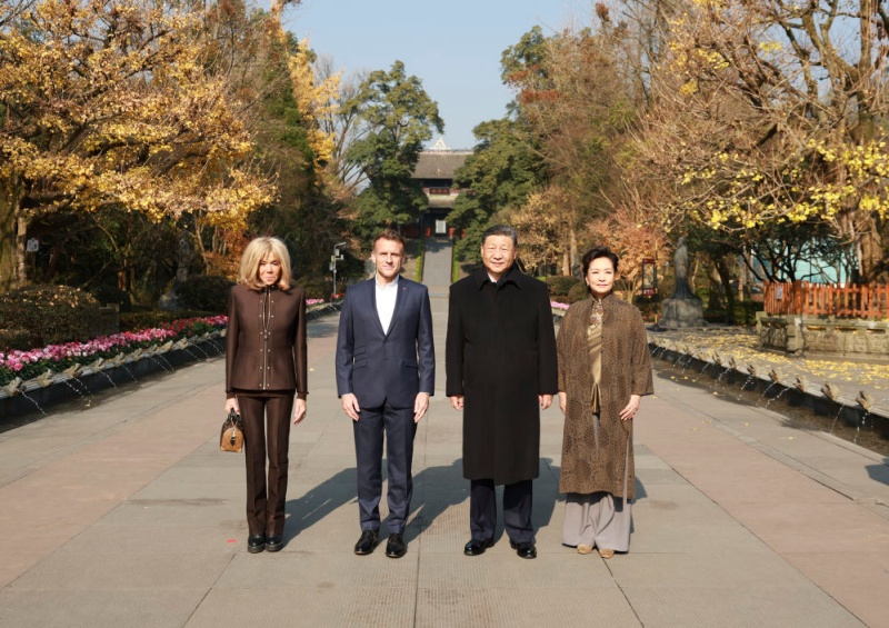 Xi Jinping e Macron realizam reunião informal na província chinesa de Sichuan