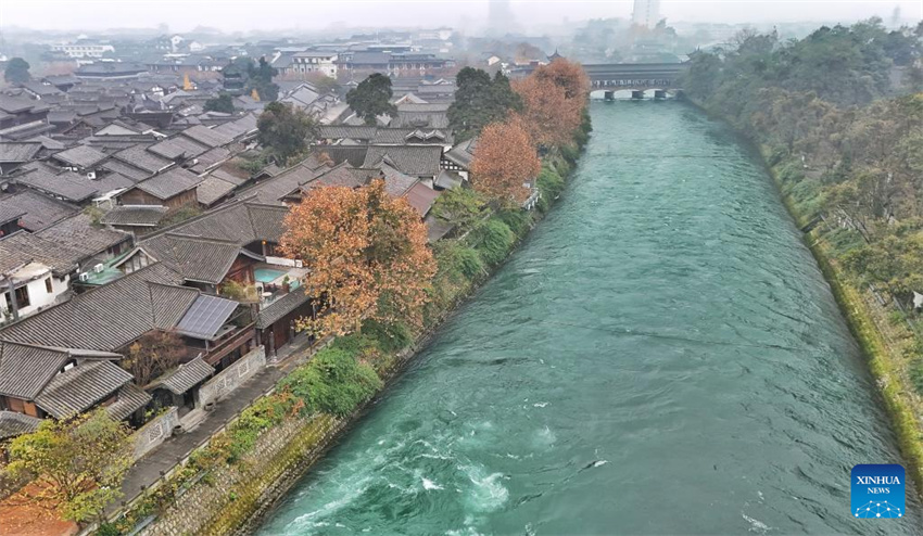 Visão detalhada do sistema de irrigação de Dujiangyan em Chengdu, China