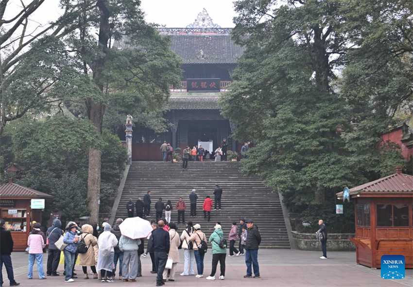Visão detalhada do sistema de irrigação de Dujiangyan em Chengdu, China