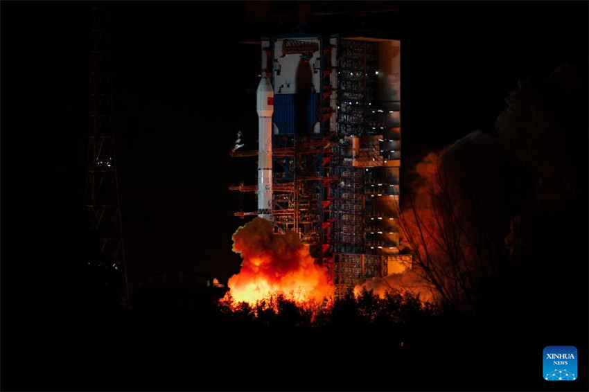 China lança novo satélite experimental para tecnologia de comunicação